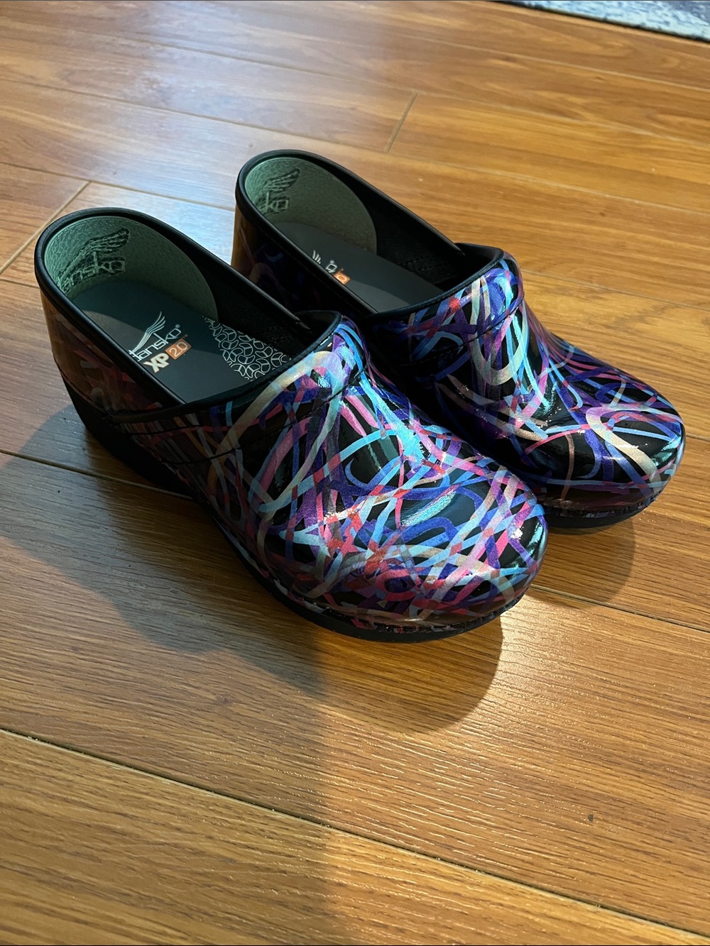 Very gently used Dansko XP 2.0 Clogs Size 37- Ribbon Patent